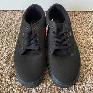 Vans men’s size 10. Black. NWT.